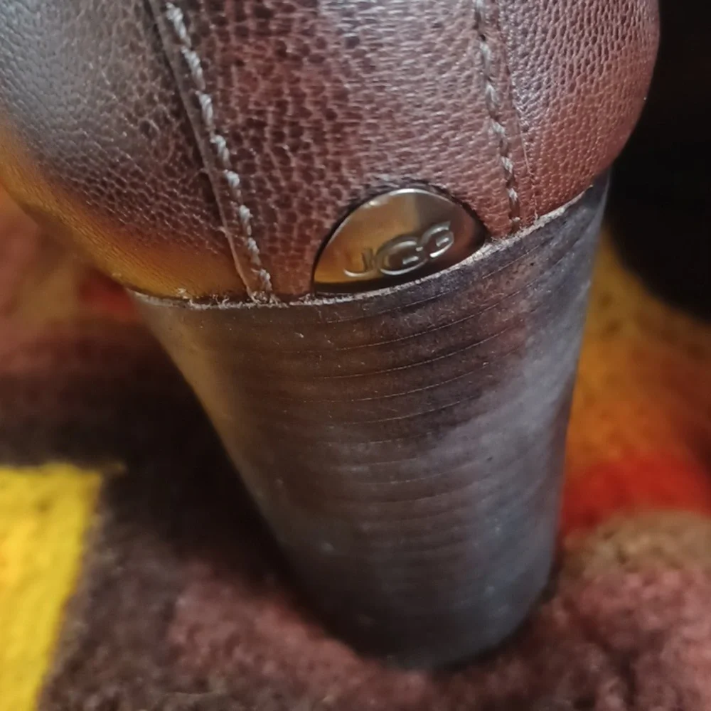 UGG Brown Nubuck Leather Cobie Booties Heeled boots size 8, Excellent Condition - Picture 5 of 9